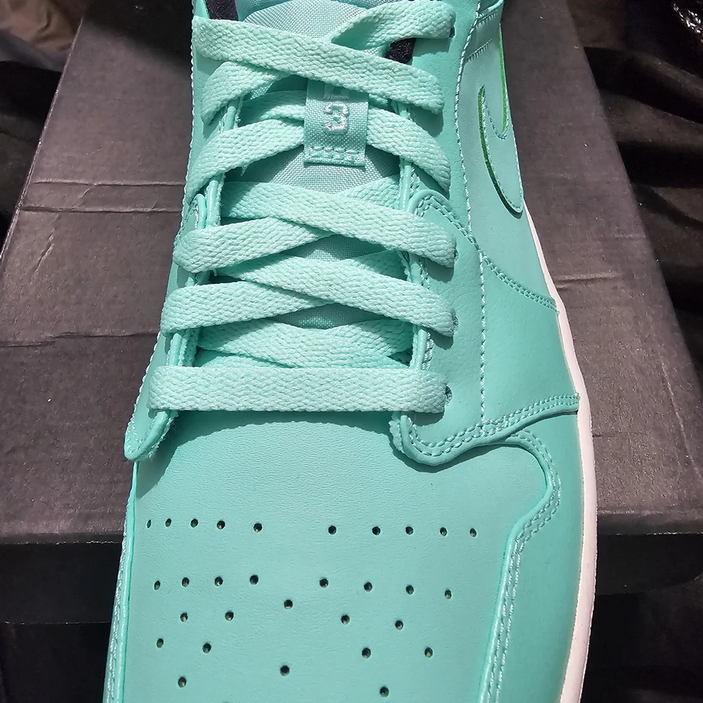 Jordan Air 1 Low Hyper Turqoise - Picture 4 of 9